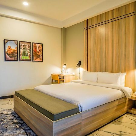 Roomy Crossroads Hotel, Peshawar Exteriör bild