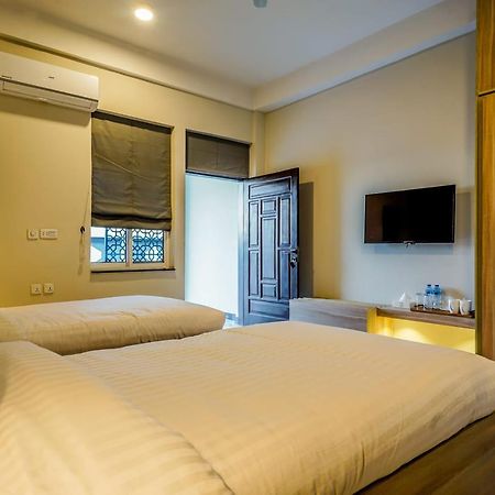 Roomy Crossroads Hotel, Peshawar Exteriör bild