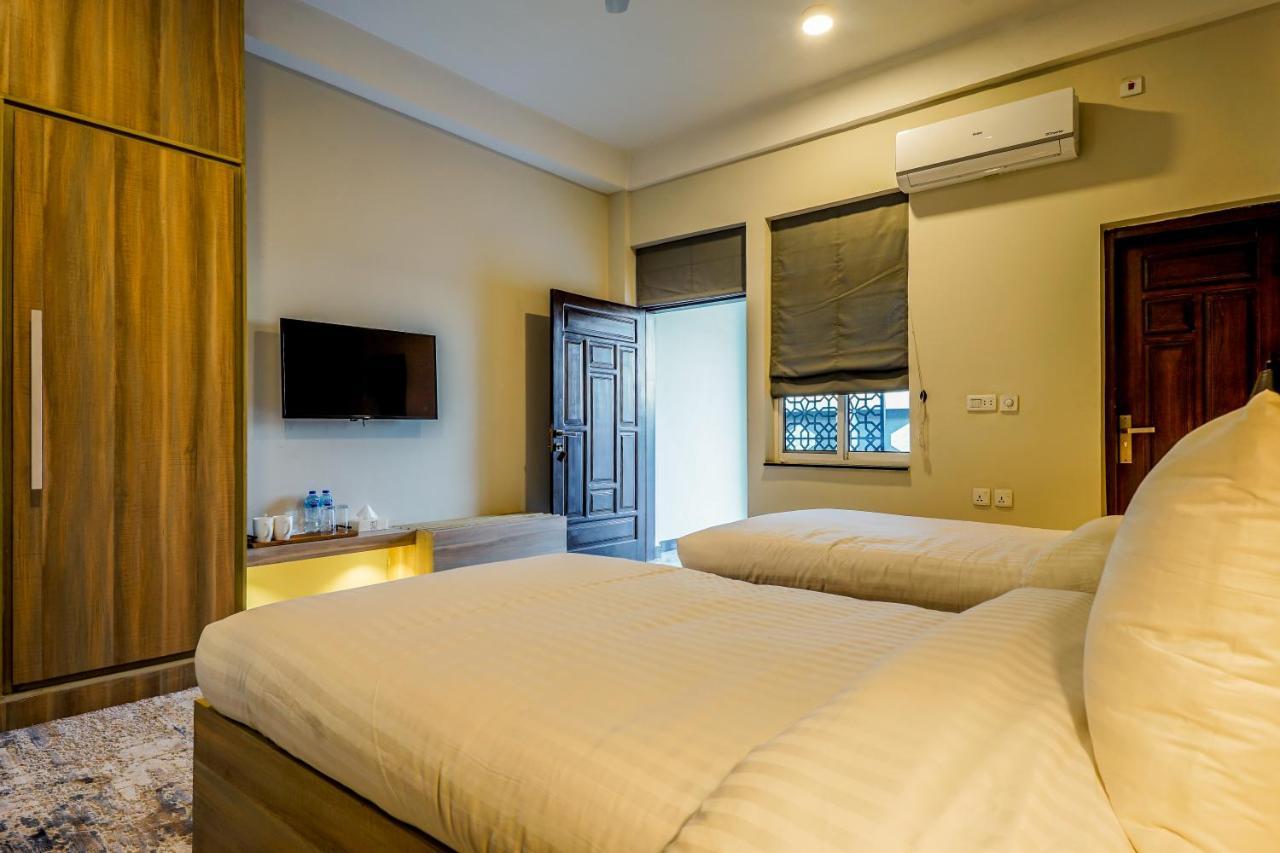 Roomy Crossroads Hotel, Peshawar Exteriör bild