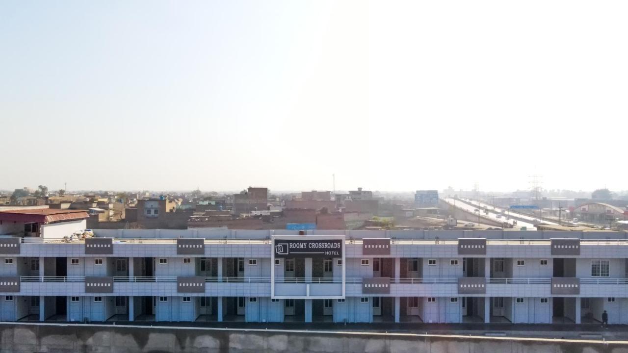 Roomy Crossroads Hotel, Peshawar Exteriör bild