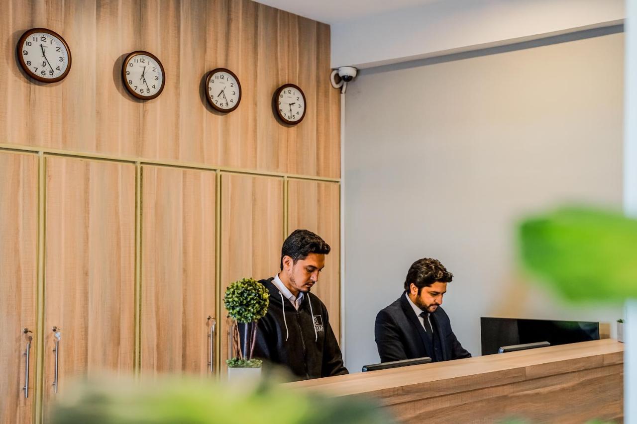Roomy Crossroads Hotel, Peshawar Exteriör bild