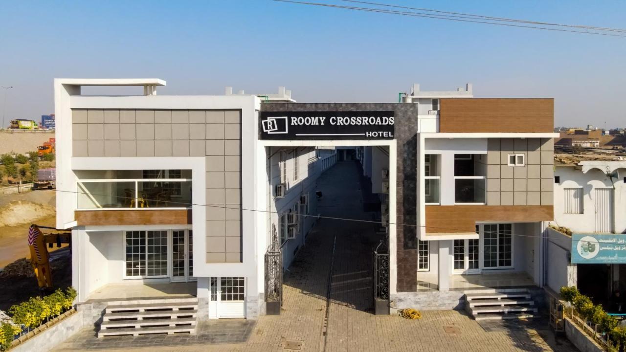Roomy Crossroads Hotel, Peshawar Exteriör bild