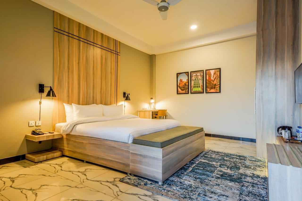 Roomy Crossroads Hotel, Peshawar Exteriör bild