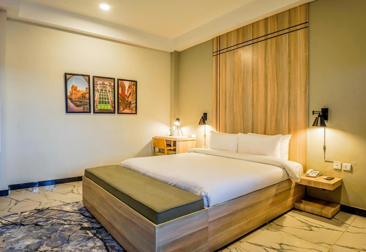 Roomy Crossroads Hotel, Peshawar Exteriör bild