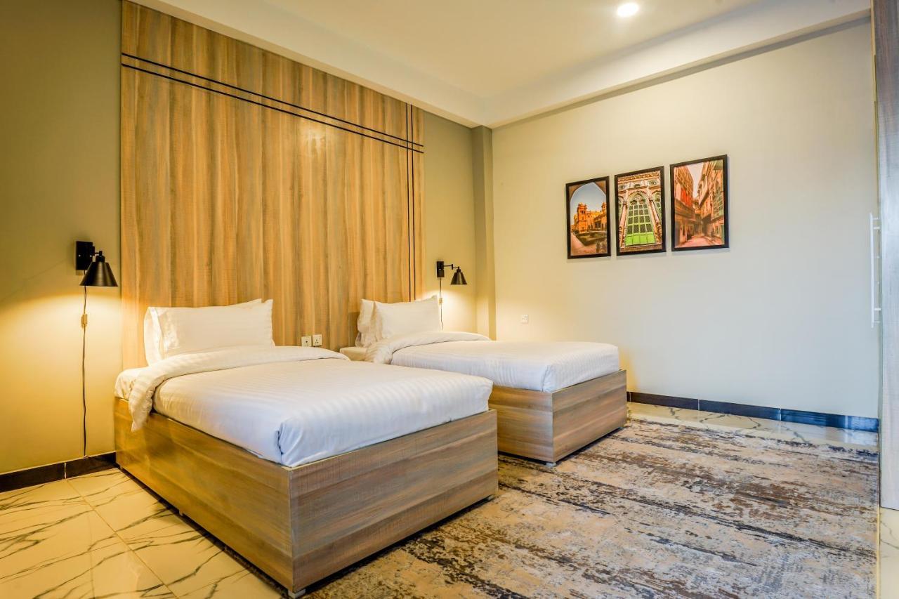 Roomy Crossroads Hotel, Peshawar Exteriör bild
