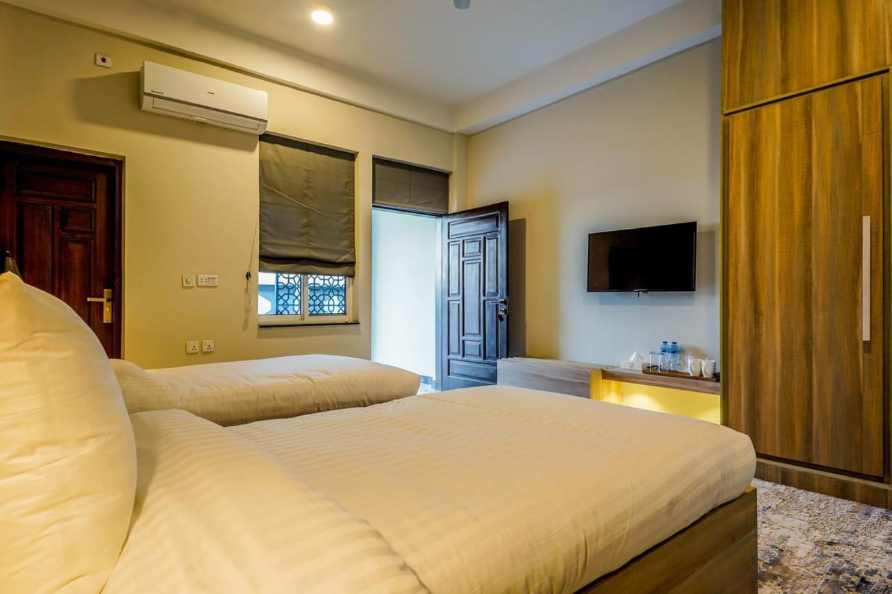 Roomy Crossroads Hotel, Peshawar Exteriör bild