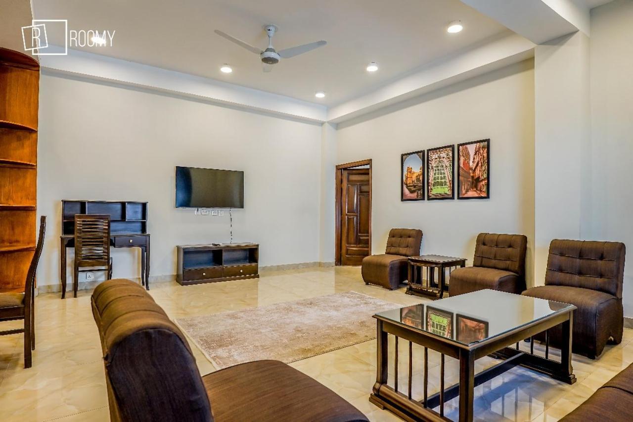 Roomy Crossroads Hotel, Peshawar Exteriör bild