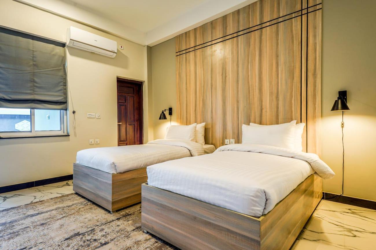 Roomy Crossroads Hotel, Peshawar Exteriör bild