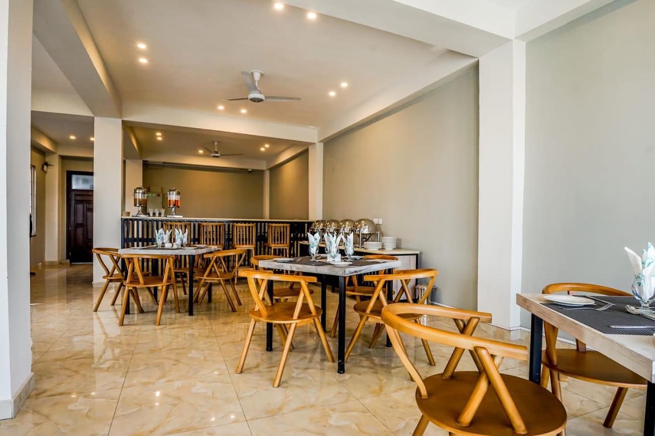 Roomy Crossroads Hotel, Peshawar Exteriör bild