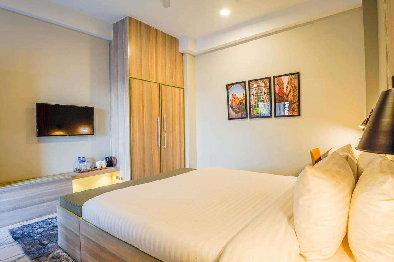 Roomy Crossroads Hotel, Peshawar Exteriör bild